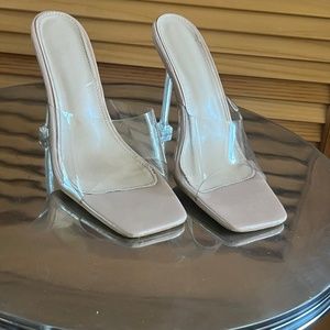 UNIQUE SLIP ON SANDAL